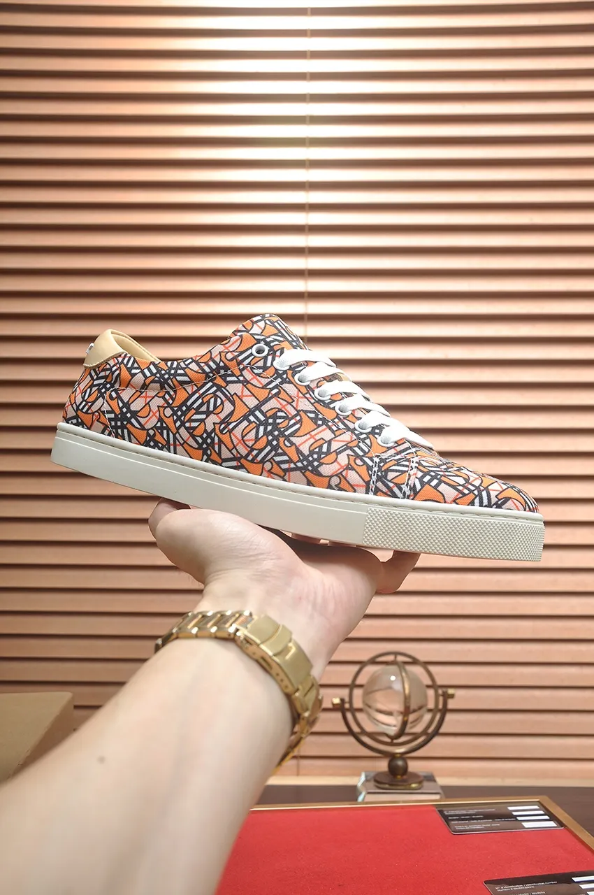 Men's shoes💰480💶[Burberry] (cowhide lining) classic low-top sneakers｜Imported cowhide with classic plaid fabric｜Cow leather lining｜Original outsole｜Fine workmanship and comfortable to wear Size: 38-44 (customized at 45)